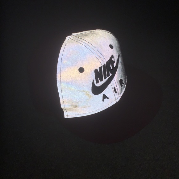 Nike Air SnapBack hat - Picture 3 of 3